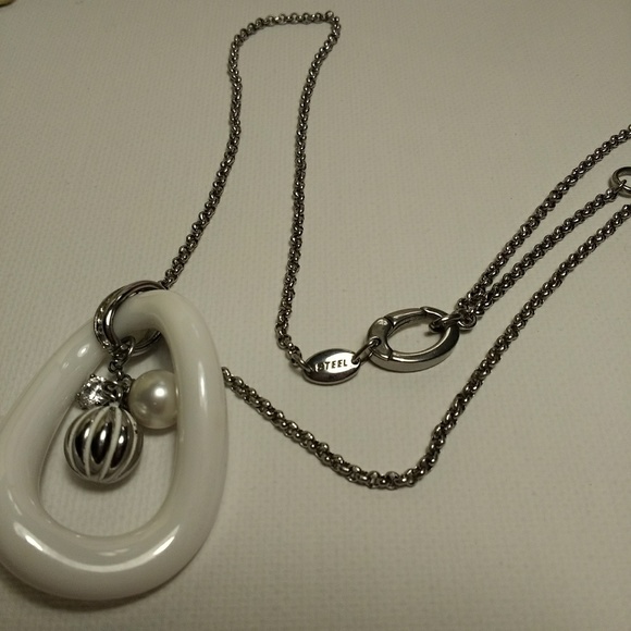 Pretty Fossil necklace pearl, white porcelain - Picture 3 of 4